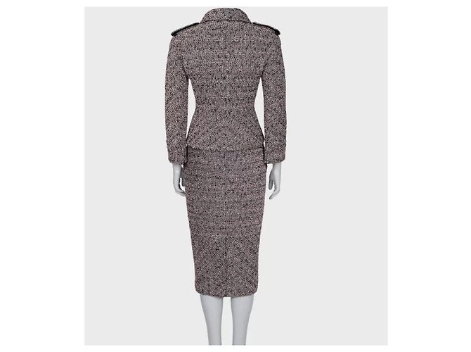 Timeless Completo giacca e gonna in lana bouclé Chanel 2016 Rosa Nero e Argento FR34 Usato - vista 3