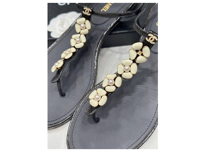 Timeless Sandali Thong Chanel Black Flower Pearl - EU 41 Usato - vista 2