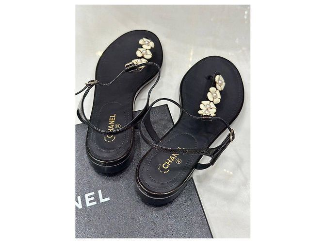 Timeless Sandali Thong Chanel Black Flower Pearl - EU 41 Usato - vista 3