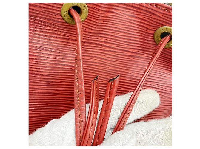 Noe Borsa a Spalla Louis Vuitton Epi Petit Noé Rosso - vista 7