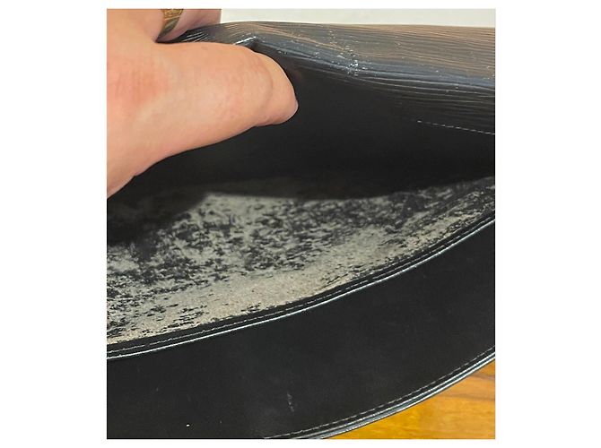 Louis Vuitton Pochette Epi in pelle nera Nero - vista 10