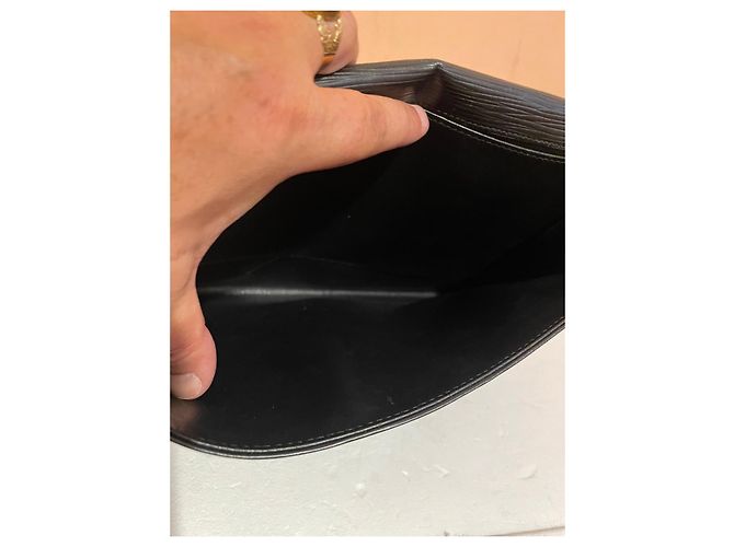 Louis Vuitton Pochette Epi in pelle nera Nero - vista 9