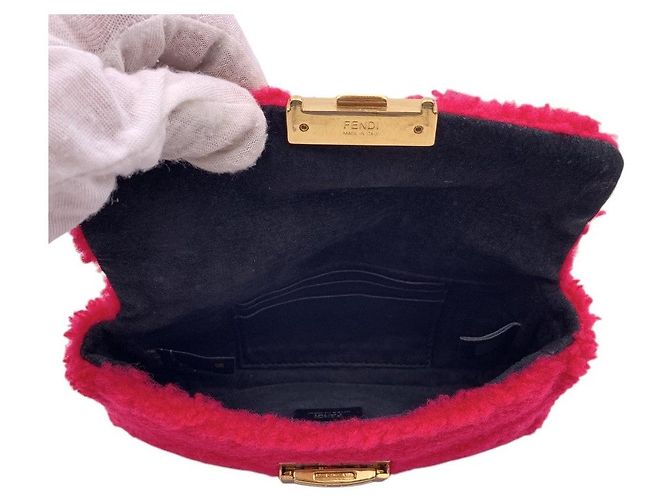 Fendi Mini borsa baguette a tracolla in nappa e shearling rosa fucsia - vista 5