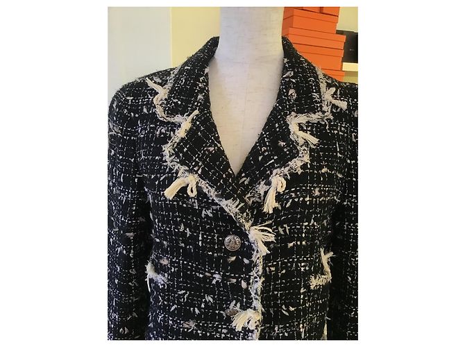 Timeless Conjunto de saia e casaco em tweed preto e branco Chanel - vista 15