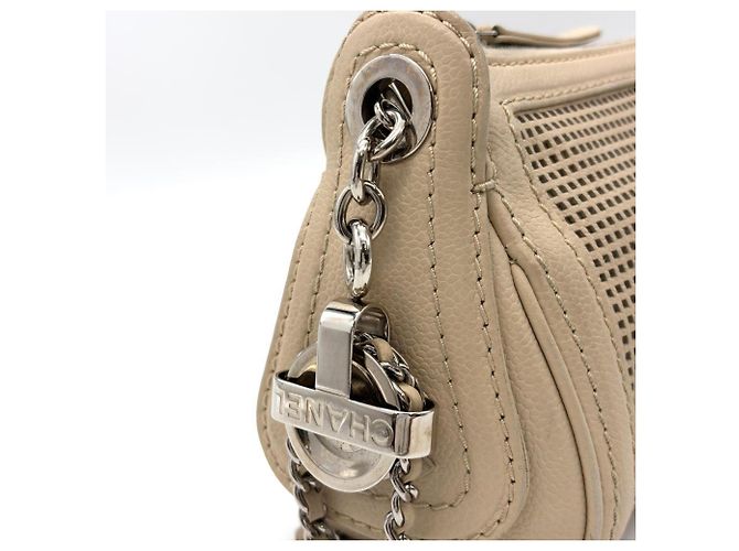 Borsa a tracolla Chanel Perforated Pulley Chain Beige - vista 9