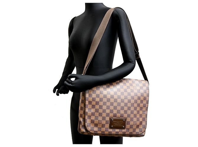 Borsa a Spalla Louis Vuitton Brooklyn MM Marrone - vista 10
