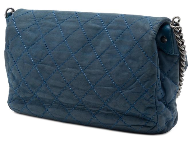 Chanel Blue Medium Quilted Iridescent Calfskin Coco Daily Flap Blu scuro - vista 2