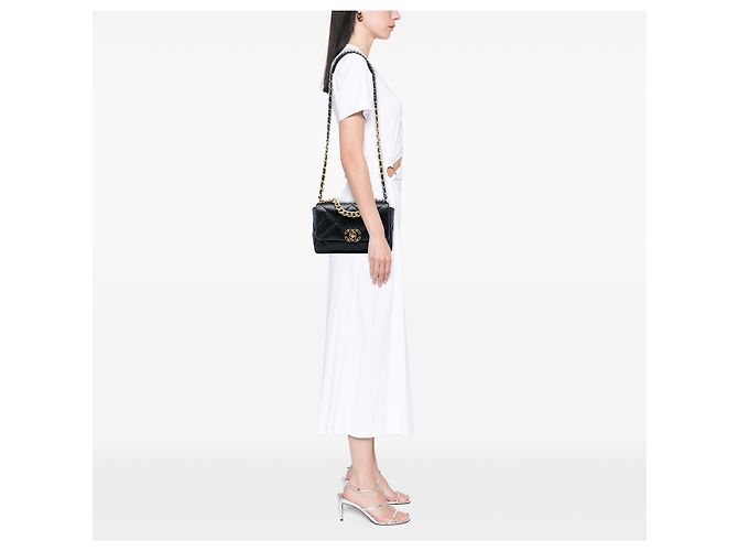 Chanel Black Medium Lambskin 19 Flap Nero - vista 5