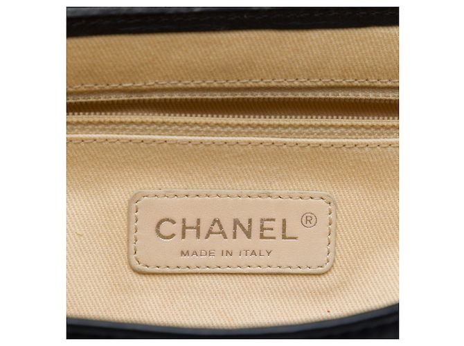 Chanel Black CC Raffia Fringe Trimmed Calfskin Chain Flap - vista 5