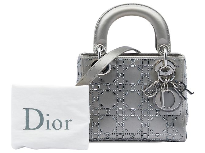 Lady Dior em cetim cinza mini com detalhes cannage e adornos de cristal Dior - vista 5