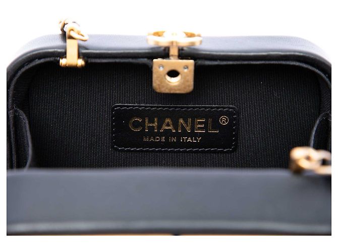 Clutch Chanel quadrata in agnello nero con CC e metallo e catena - vista 5