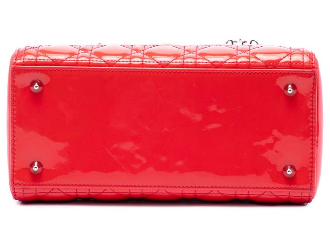 Lady Dior Cannage aus Lackleder rot, Größe Medium - Ansicht 3