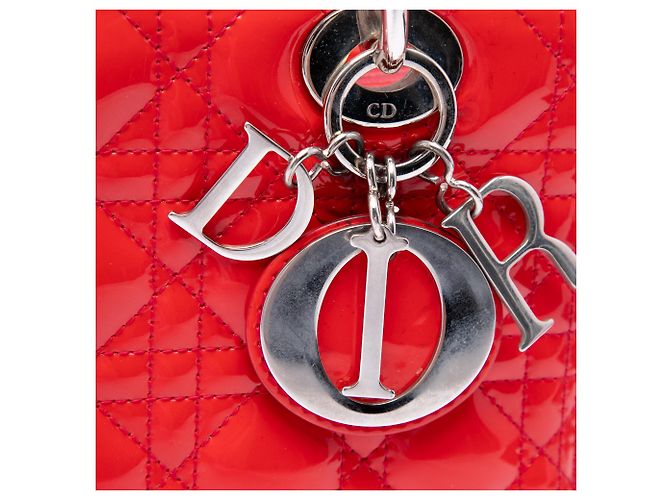 Lady Dior Cannage aus Lackleder rot, Größe Medium - Ansicht 5