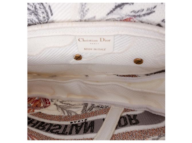 Dior Saddle Bag aus weißem Canvas mit Camouflage-Blumenstickerei - Ansicht 4