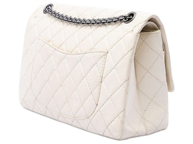 Chanel White Quilted Aged Calfskin Reissue 2.55 Double Flap 226 Bianco Bianco sporco - vista 2