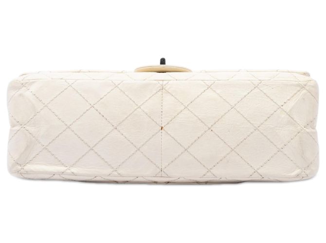 Chanel White Quilted Aged Calfskin Reissue 2.55 Double Flap 226 Bianco Bianco sporco - vista 3