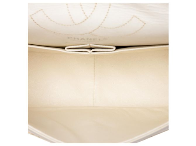 Chanel White Quilted Aged Calfskin Reissue 2.55 Double Flap 226 Bianco Bianco sporco - vista 4