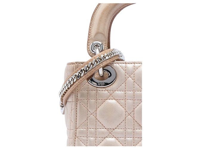 Lady Dior Cannage in agnello iridescente rosa mini di Dior - vista 6