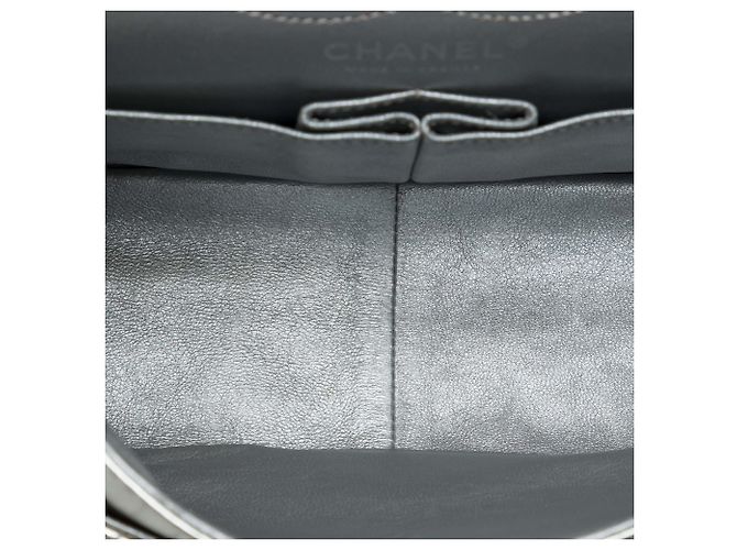 Chanel Reissue 2.55 Double Flap 226 in pelle di vitello metallizzata trapuntata argento - vista 4