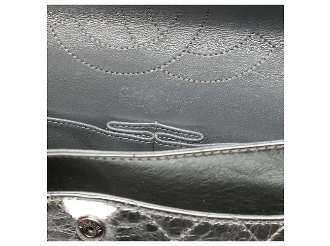 Chanel Reissue 2.55 Double Flap 226 in pelle di vitello metallizzata trapuntata argento - vista 5
