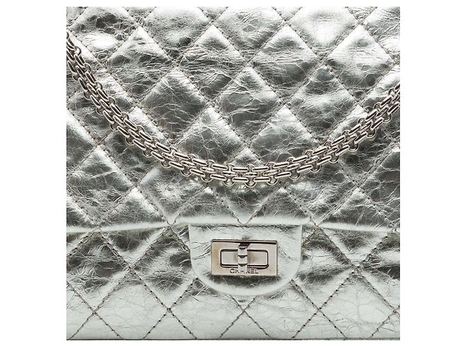 Chanel Reissue 2.55 Double Flap 226 in pelle di vitello metallizzata trapuntata argento - vista 6