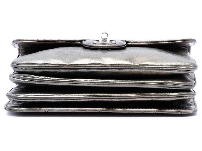 Chanel Gray Medium Metallic Crackled Calfskin Clams Pocket Flap Marrone Grigio antracite - vista 3