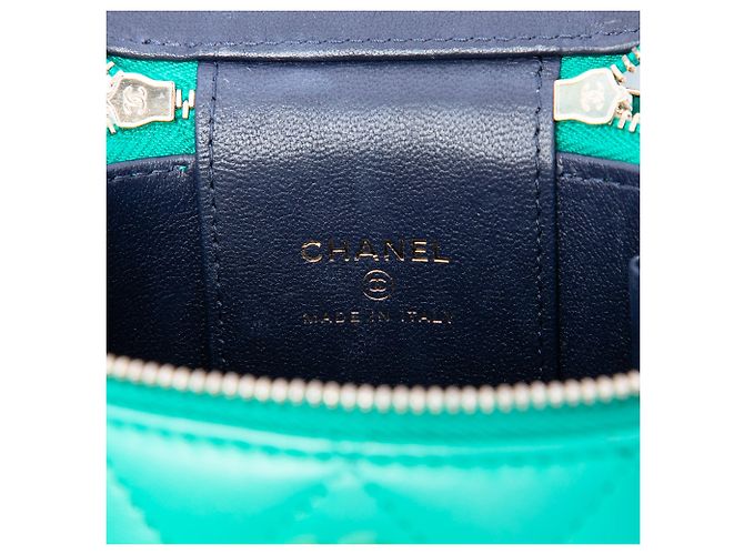 Vanity Beauty case Chanel Mini CC in agnello trapuntato verde con manico e catena - vista 5