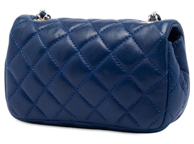 Chanel Blue Extra Mini CC in agnello trapuntato con charm cuore Valentine Blu scuro - vista 2