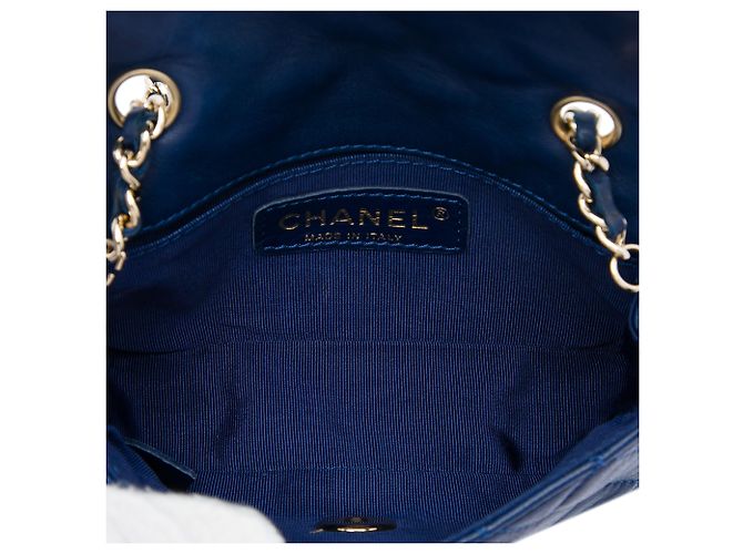 Chanel Blue Extra Mini CC in agnello trapuntato con charm cuore Valentine Blu scuro - vista 4