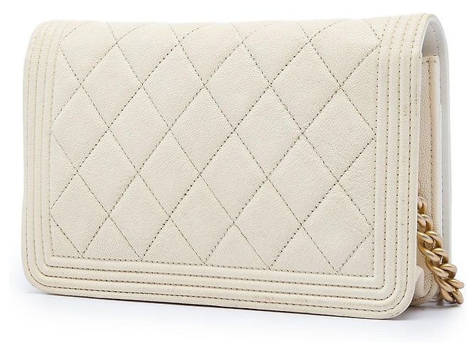 Portafoglio Chanel Boy bianco in caviar trapuntato con catena Crudo - vista 2