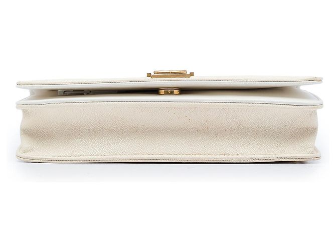 Portafoglio Chanel Boy bianco in caviar trapuntato con catena Crudo - vista 3
