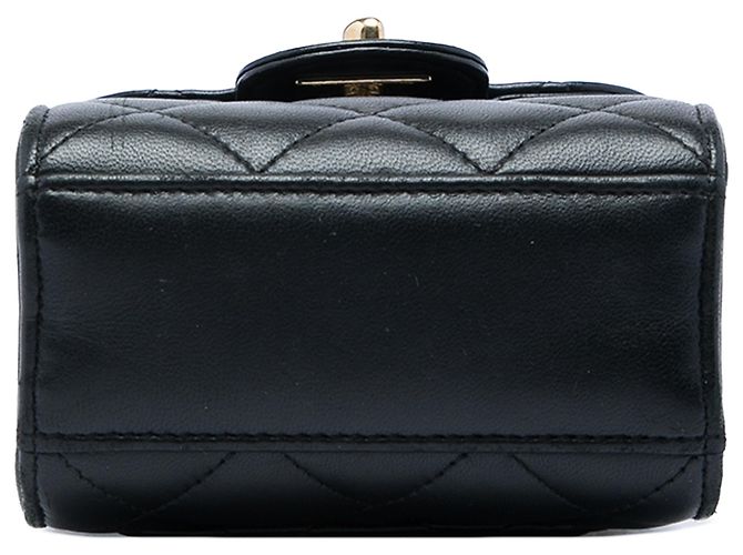 Porta-celular Chanel Black CC em couro de cordeiro matelassê com corrente Preto - vista 3