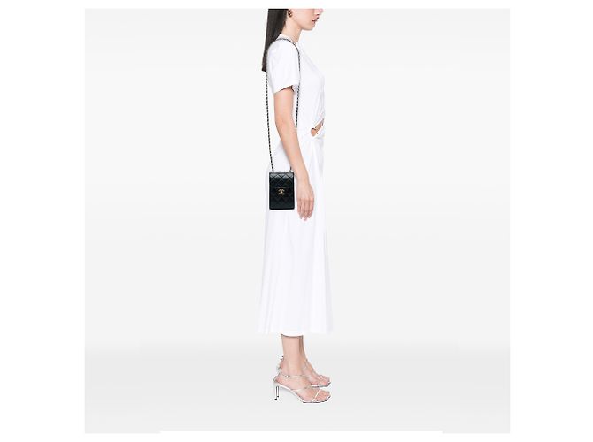 Porta-celular Chanel Black CC em couro de cordeiro matelassê com corrente Preto - vista 5