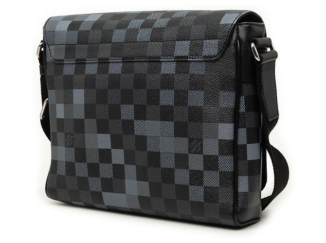 Louis Vuitton District PM in Damier Graphite nero - vista 2