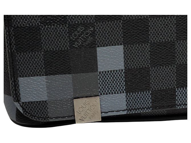 Louis Vuitton District PM in Damier Graphite nero - vista 7