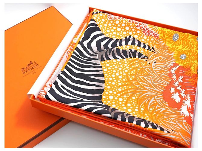 Hermès Carré Mountain Zebra Seidenschal 90 cm Orange Schwarz Weiß Grau Gelb - Ansicht 13