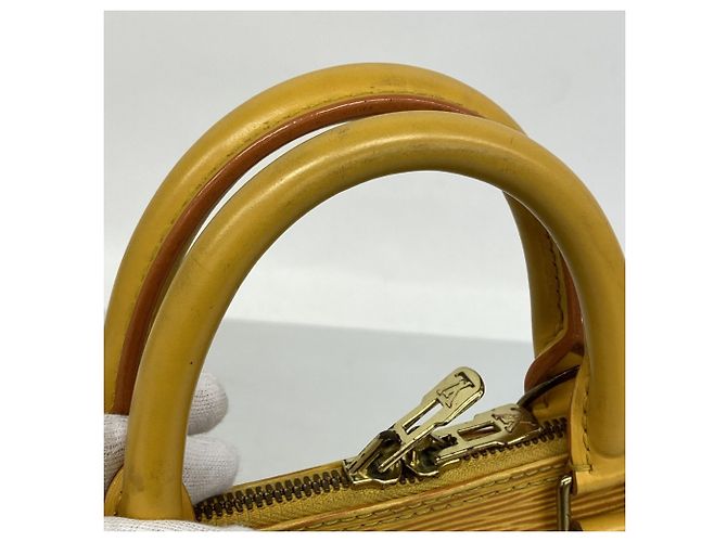 Borsa Louis Vuitton Alma Epi in Jaune Giallo - vista 10