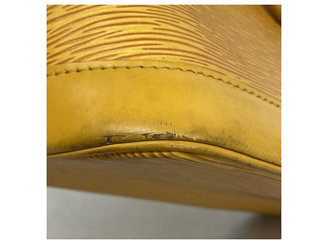 Borsa Louis Vuitton Alma Epi in Jaune Giallo - vista 6