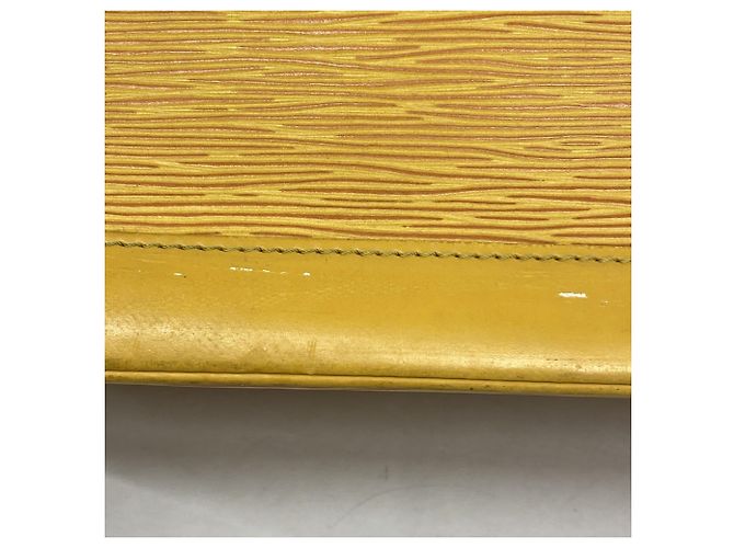 Borsa Louis Vuitton Alma Epi in Jaune Giallo - vista 9