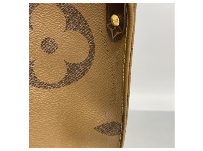 Borsa Tote Louis Vuitton Monogram Giant Reverse OnTheGo GM Marrone - vista 10