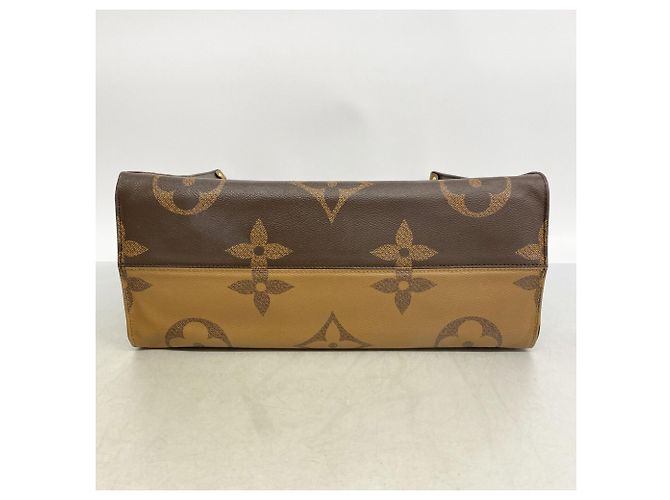 Borsa Tote Louis Vuitton Monogram Giant Reverse OnTheGo GM Marrone - vista 3