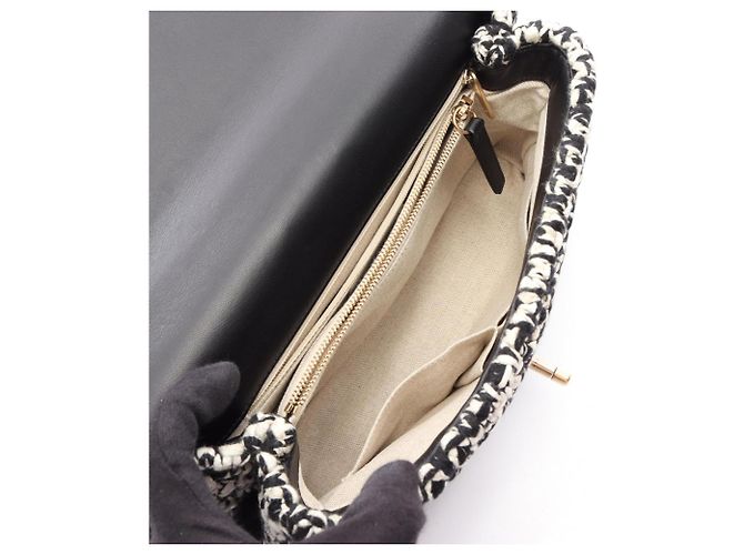 Borsa a mano Chanel Matelassé con manico superiore Nero Bianco - vista 3