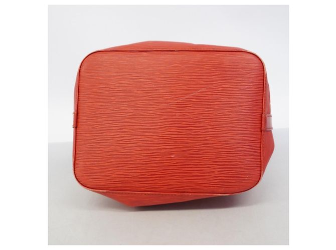 Noe Borsa a tracolla Louis Vuitton Epi Petit Noé Rosso - vista 3