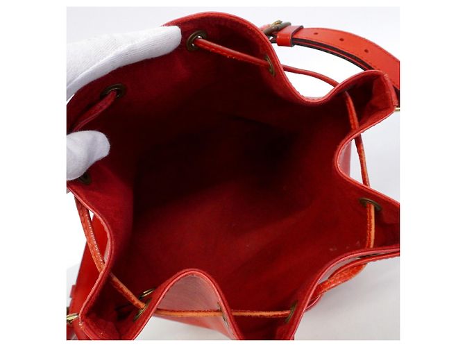 Noe Borsa a tracolla Louis Vuitton Epi Petit Noé Rosso - vista 4