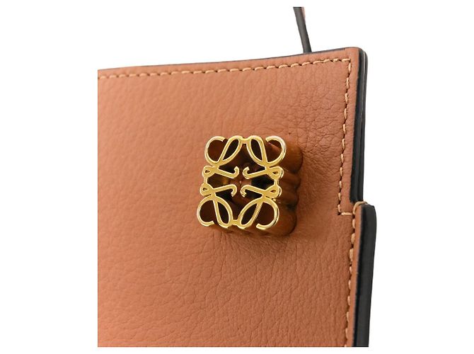 Borsa a tracolla in pelle Loewe Anagram Dice Pocket Marrone - vista 10
