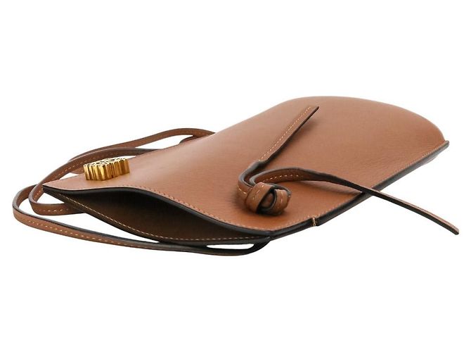 Borsa a tracolla in pelle Loewe Anagram Dice Pocket Marrone - vista 5