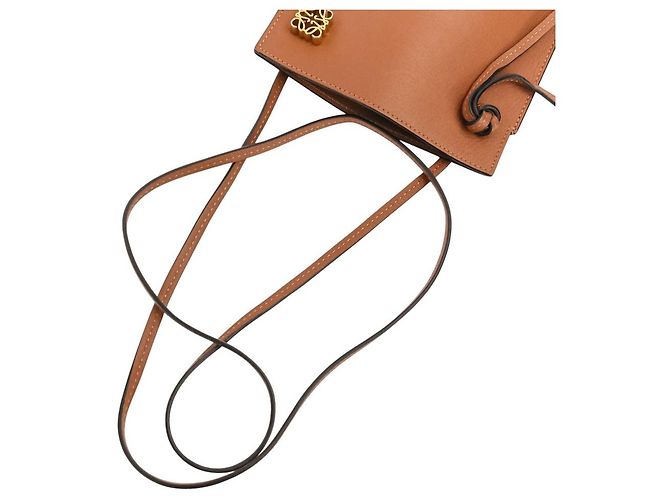 Borsa a tracolla in pelle Loewe Anagram Dice Pocket Marrone - vista 7