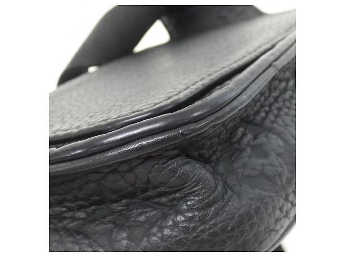 Bolso bandolera Louis Vuitton Taurillon Monogram S Lock Negro - vista 3