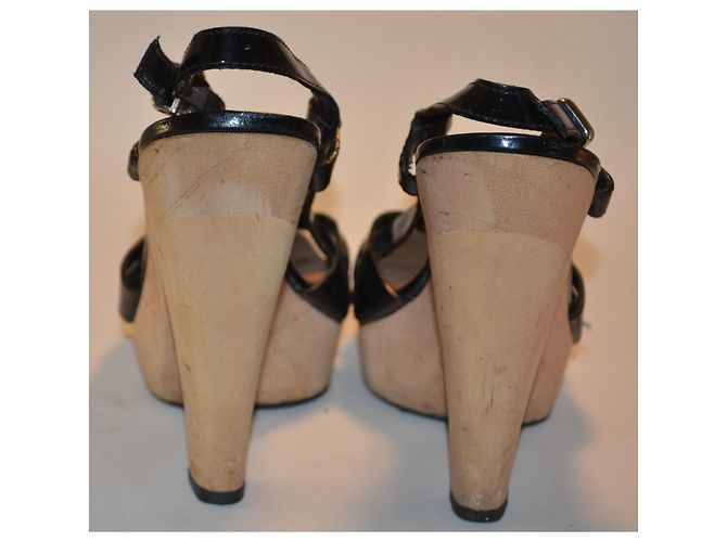 Sandali Schutz in vernice nera con tacco Nero - vista 3
