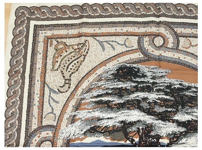 Carré Hermès Sous Le Cèdre 90 cm Seta Beige/Bianco Marrone Blu Grigio - vista 3